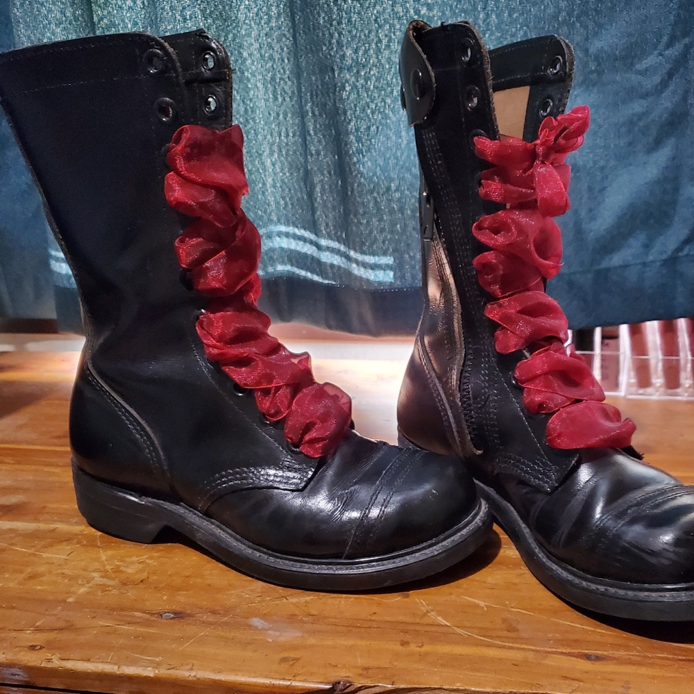 Military Leather Boots w/zippers & black laces.